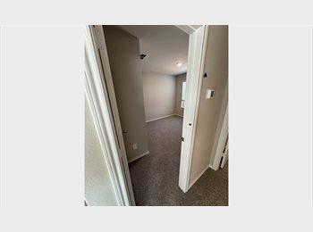 Roomgo US - Private Bedroom + Upstairs living room in Fort Worth, Fossil Park - $650 pm