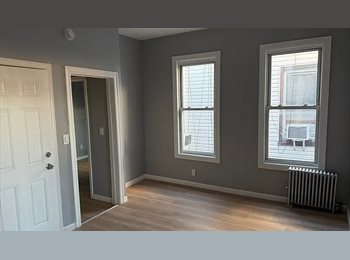 Roomgo US - Room ensuite for rent, Cypress Hills - $900 pm