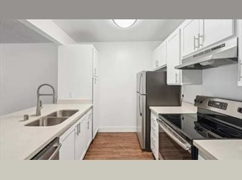 Roomgo US - Spacious private room available in a 2BR/2BA apartmen, Belmont - $1,700 pm