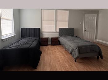 Roomgo US -  Shared Independent Living Available – Dallas, TX (75228) , Casa View - $850 pm