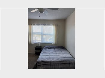 Roomgo US - Room for a female roommate, Lake Estates - $875 pm