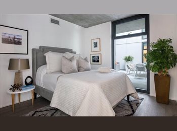 Roomgo US - Unfurnished master bedroom with 1.5 ensuite bathrooms in big social apartment, Hayes Valley - $2,300 pm