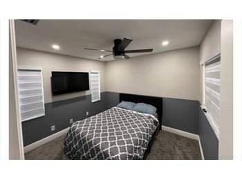 Roomgo US - Private room available, Tamarac - $1,200 pm