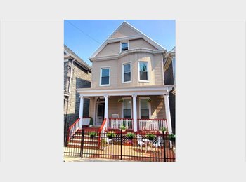 Roomgo US - College Students Welcome! 20 mins from city!, Fordham - $1,325 pm