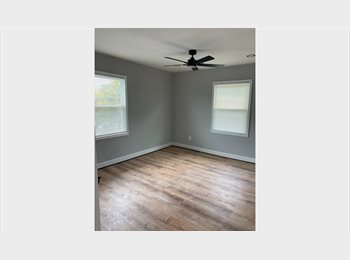 Roomgo US - $650 Private Room (Shared Bath), Hanlon Longwood - $650 pm