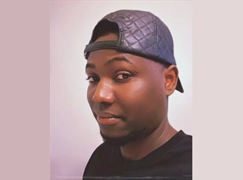 Roomgo US - Ezra  - 34 - Lake Forest