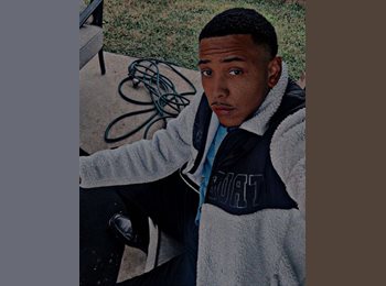 Roomgo US - DAMON - 32 - Round Rock