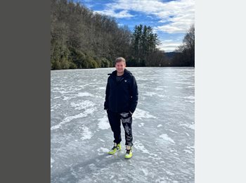 Roomgo US - Chris - 34 - Bloomington