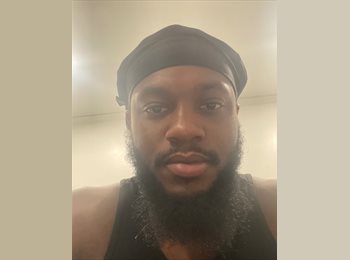 Roomgo US - Trayvongh - 24 - Holiday