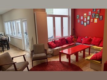 Appartager BE - Very nice room in and large building, shared by 9 young working people with int. background !!, Schaerbeek Schaarbeek - 475 € pm