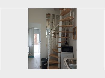 Appartager BE - Petit studio meublé, La Louvière - 440 € pm