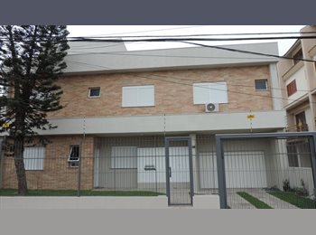 Roomgo BR - Suítes mobiliadas com banheiro privativo - Próximo a PUC, UFRGS, ACISP, Porto Alegre - R$ 1.190 Por mês