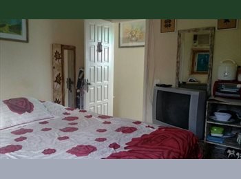 Roomgo BR - Alugo Suítes R$1000,00 (mensal) + luz + água que consumir(taxa antecipada R$ 280), Vargem Pequena - R$ 1.000 Por mês