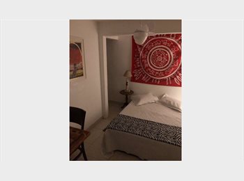 Roomgo BR - Suite astral com closed e frigobar, Alto Pinheiros - R$ 2.200 Por mês