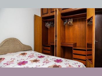 Roomgo BR - Quarto mobiliado em frente a Estação Cantagalo do Metro, Copacabana - R$ 3.500 Por mês