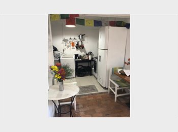 Roomgo BR - Suite privativa com cozinha equipada, Alto Pinheiros - R$ 2.200 Por mês