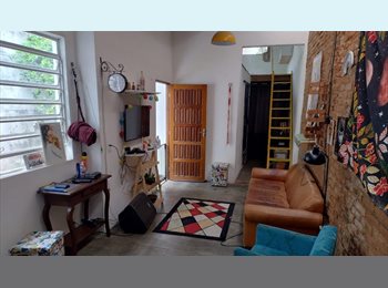 Roomgo BR - Pinheiros: quarto mezanino em casa rústica a dois minutos do metrô, Pinheiros - R$ 1.300 Por mês