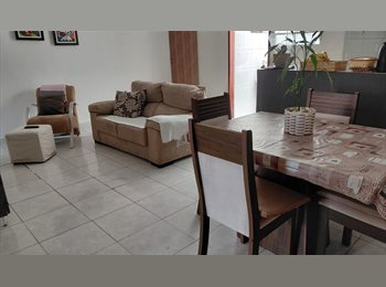 Roomgo BR - Vaga de quarto casa tudo compartilhado, Liberdade - R$ 900 Por mês