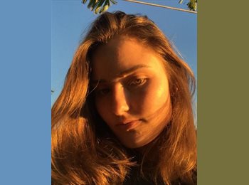 Roomgo BR - Maria - 19 - Maracanã