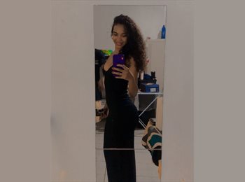 Roomgo BR - Emanuelle  - 22 - Brasília