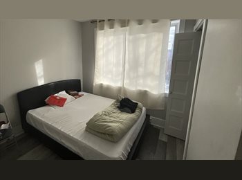 Roomgo CA - 1 Housemate needed in 2 bedroom flat!, Montréal - $860 pcm