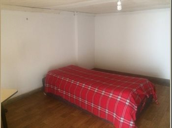 CompartoDepto CL - Altillo en barrio universitario, metro República para mujer, Santiago - CH$160.000 por mes