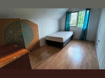 CompartoDepto CL - Pieza Amoblada en Las condes para persona sola, La Reina - CH$290.000 por mes