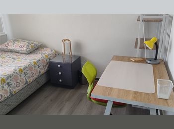 CompartoDepto CL - PARA MUJER ESTUDIANTE: Habitación en depto compartido por universitarias (Metro U. Católica - Santia, Santiago Centro - CH$330.000 por mes