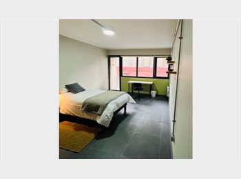 CompartoDepto CL - Habitación doble 18m² con balcón cerca metro República - Casa Latorre, Santiago - CH$440.000 por mes
