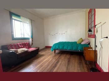 CompartoDepto CL - Pieza con oficina cerca de plaza waddington, Valparaíso - CH$230.000 por mes