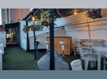 CompartoApto CO - Coliving casa con terraza en Laureles, Medellín - COP$ 690.000 por mes