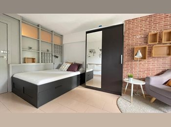 Roomgo ES - ¡Enorme y Luminosa Habitación con Terraza en Dúplex con Sala de Cine! RH2-R1, Barcelona - 940 € por mes