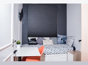 Roomgo ES - RH5-R2 ¡Habitación con cama extensible en un piso de diseño al lado de la Sagrada Familia! RH5-R2, Sant Martí - 740 € por mes