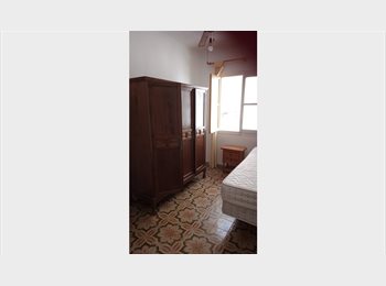 Roomgo ES - Habitación individual para mujer trabajadora con contrato, Benidorm - 425 € por mes