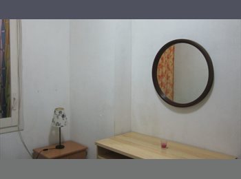 Roomgo ES - Se alquila habitación unipersonal a chica:, Gràcia - 380 € por mes