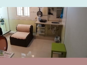 Roomgo HK - Spacious one bedroom flat near Kowloon station, Jordan - HKD8,000 pcm