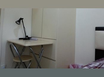 Roomgo HK - Flat share in Causeway Bay, Wan Chai - HKD6,000 pcm