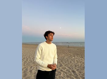 Roomgo HK - Matthieu - 21 - Wan Chai