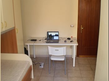 Roomgo IT - SINGOLA BAGNO PRIVATO - SINGLE ROOM-PRIVATE BATHROOM, Esquilino S.Lorenzo - 620 € al mese