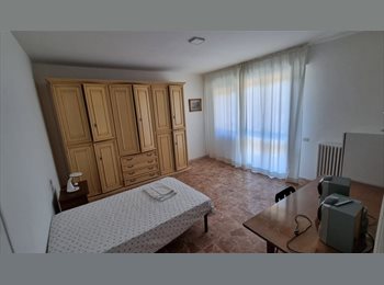 Roomgo IT - Affitto camera singola di 24mq. Firenze zona Isolotto, Firenze - 410 € al mese