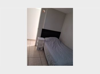 Roomgo MX - Cuarto amueblado para hombre incluye servicios, Zapopan - MX$3,100 por mes