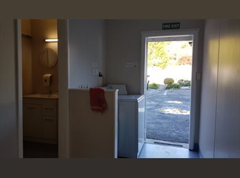Roomgo NZ - single room  to rent ,out door, close to the beach., Nelson - $280 pw