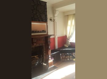 Roomgo UK - Nice  en-suite double  room  to let,  Near Manchester University, Hulme - £650 pcm