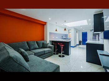 Roomgo UK - 5 Double Bed-Ensuite Rooms for Single Occupation @ CV3 1AW, Stoke Aldermoor - £545 pcm