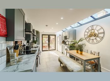 Roomgo UK - Luxury Accommodation near Coventry University and City Centre, Upper Stoke - £545 pcm