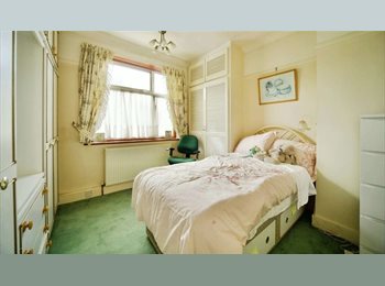 Roomgo UK - Double room for rent £600 PCM, Chadwell Heath - £600 pcm