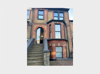 Roomgo UK - Double room with a great view is available, Penge - £800 pcm