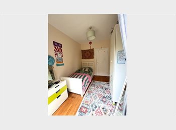 Roomgo UK - Single Room to Rent in Ealing Broadway – Garden Access, Parking Included, Friendly Professional Flat, Ealing - £875 pcm