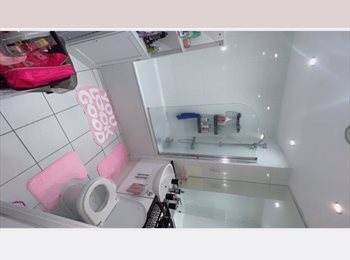 Roomgo UK - Room available in a 2 bed 2 bathroom flat in Colindale, Colindale - £993 pcm