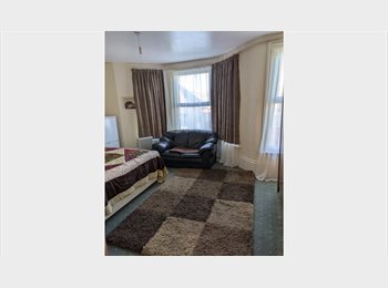 Roomgo UK - Double Room to let in Folkestone CT19 4BG £569pcm, Folkestone - £569 pcm